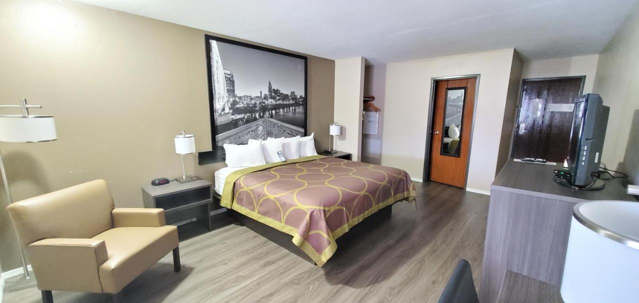 Super 8 By Wyndham Paris Hotel Exterior photo