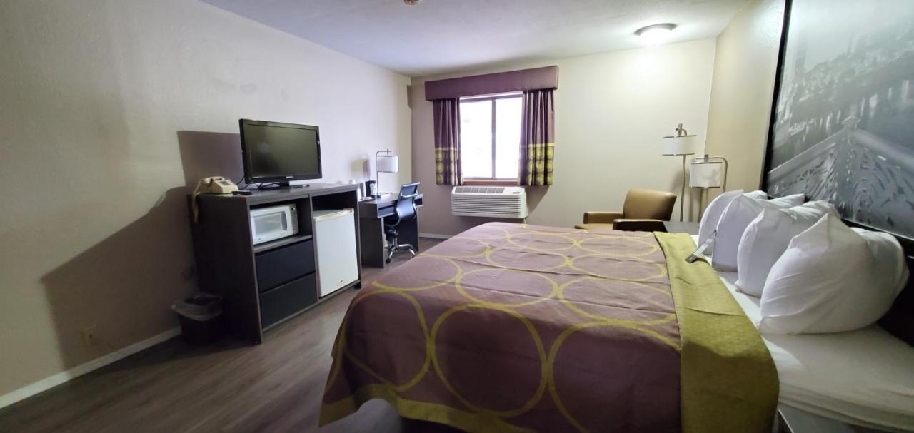 Super 8 By Wyndham Paris Hotel Exterior photo